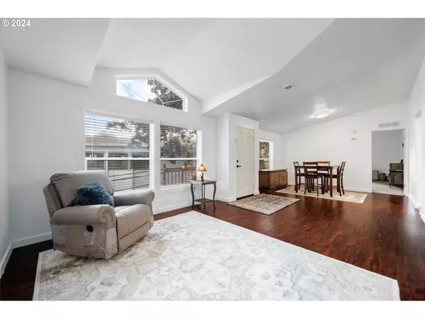 18780 CENTRAL POINT RD, Oregon City, OR 97045