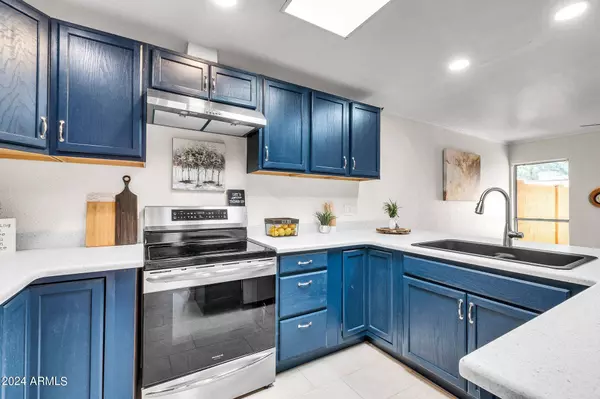 12004 S Crow Court, Phoenix, AZ 85044