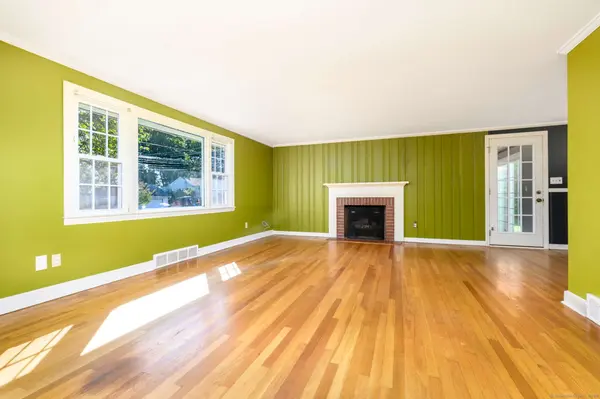 271 Bridgeview Place, Stratford, CT 06614