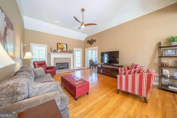 25 Hampton LN, Cartersville, GA 30120