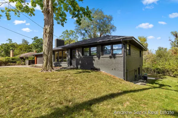 1261 3 Mile NE Road, Grand Rapids, MI 49505