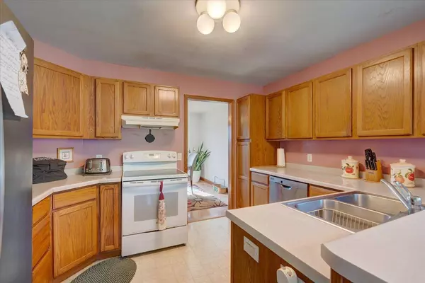 787 Ridge View Lane, Oregon, WI 53575