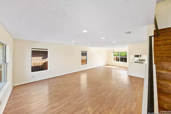 8058 Talkenhorn, Converse, TX 78109-3237