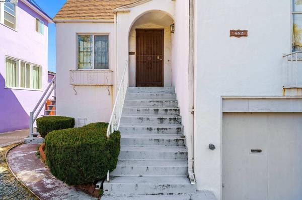 562 Montclair Ave, Oakland, CA 94606