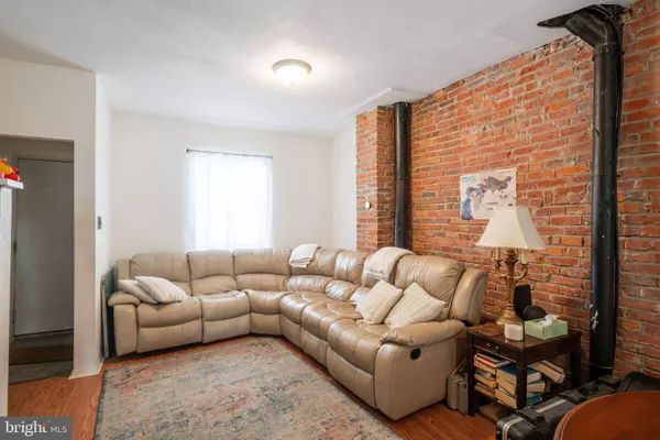 1546 S TAYLOR ST, Philadelphia, PA 19146