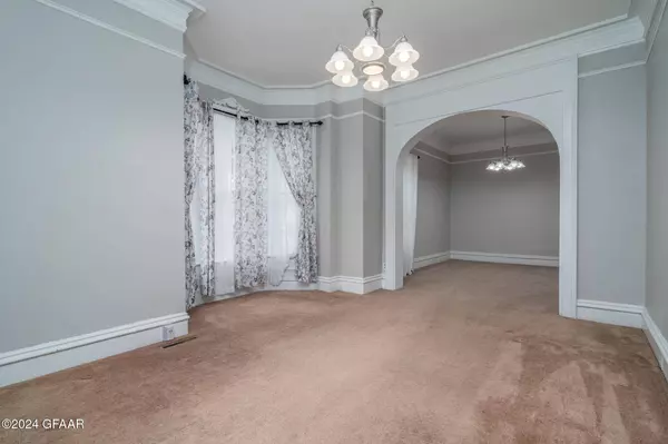 601 5TH ST S, Grand Forks, ND 58201