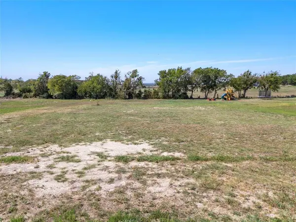 28 Pareya Circle, West, TX 76691