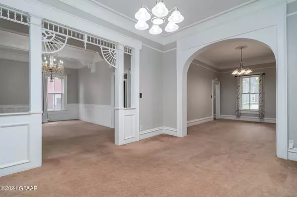 601 5TH ST S, Grand Forks, ND 58201