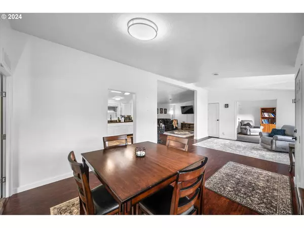 18780 CENTRAL POINT RD, Oregon City, OR 97045