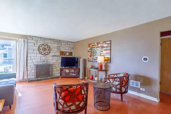 319 N Green ST, Carpentersville, IL 60110