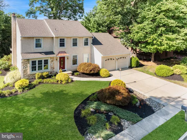 33 WHITECHAPEL DR, Mount Laurel, NJ 08054