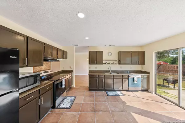 8058 Talkenhorn, Converse, TX 78109-3237