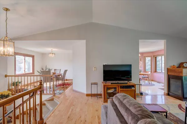 787 Ridge View Lane, Oregon, WI 53575