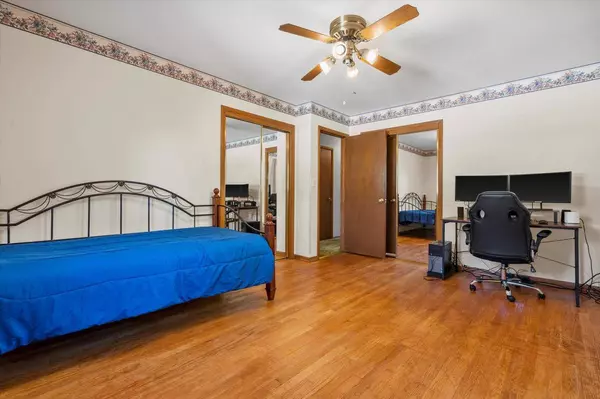 5714 N 92nd STREET, Milwaukee, WI 53225