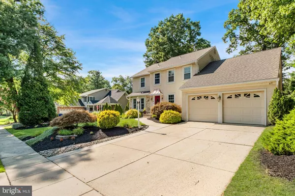 33 WHITECHAPEL DR, Mount Laurel, NJ 08054