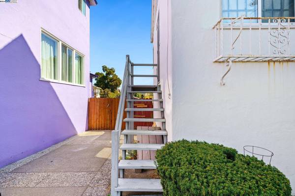 562 Montclair Ave, Oakland, CA 94606