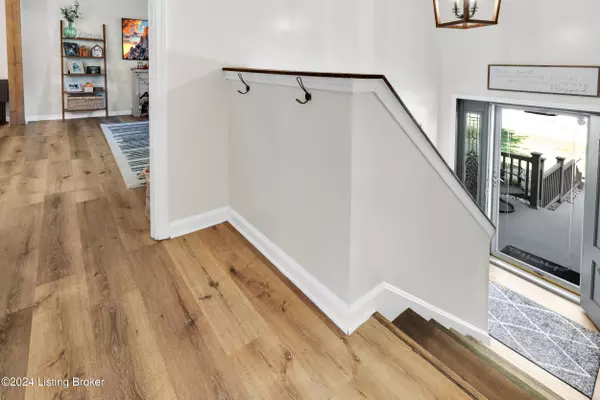 4618 Vinita WAY, Louisville, KY 40272