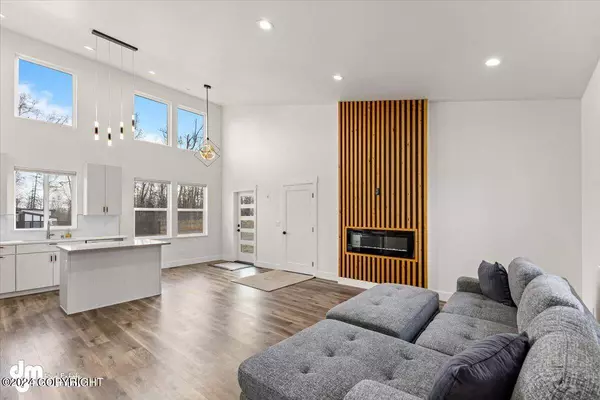 6271 S Hallie DR, Wasilla, AK 99623