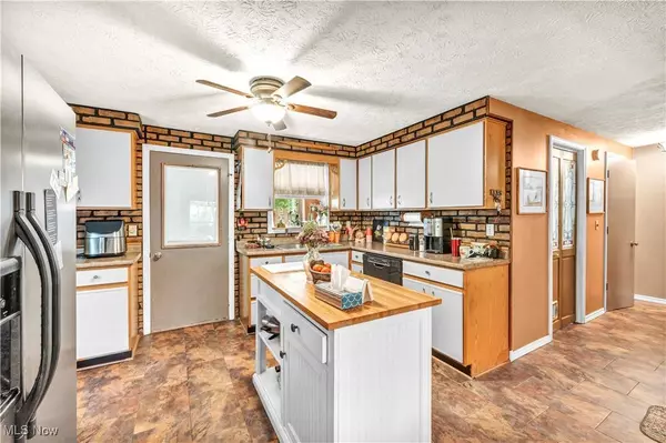 4032 Hanford RD, Wakeman, OH 44889