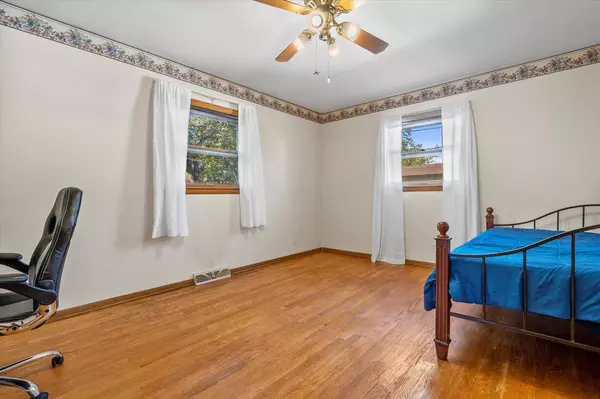 5714 N 92nd STREET, Milwaukee, WI 53225