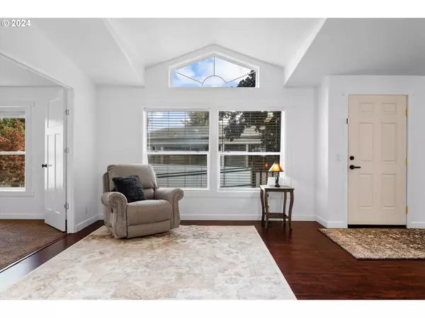 18780 CENTRAL POINT RD, Oregon City, OR 97045