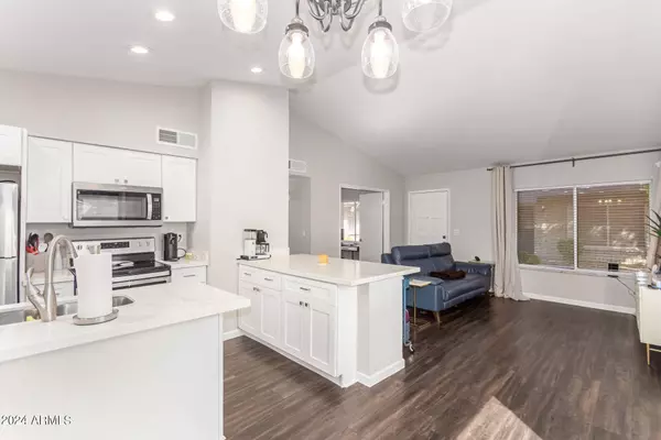 35 W CONCORDA Drive #102, Tempe, AZ 85282