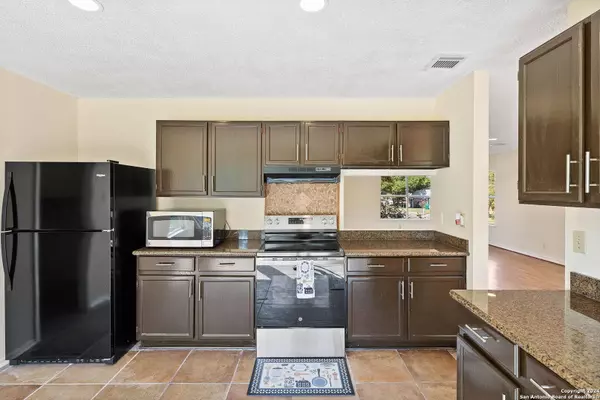 8058 Talkenhorn, Converse, TX 78109-3237