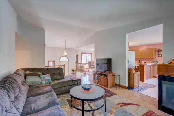 787 Ridge View Lane, Oregon, WI 53575