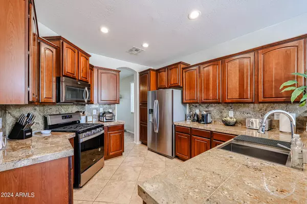 7424 S 74TH Lane, Laveen, AZ 85339