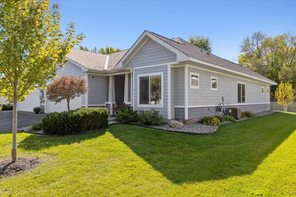 1458 Ravoux LN, Chaska, MN 55318