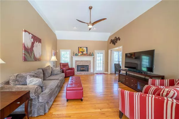 25 Hampton LN, Cartersville, GA 30120