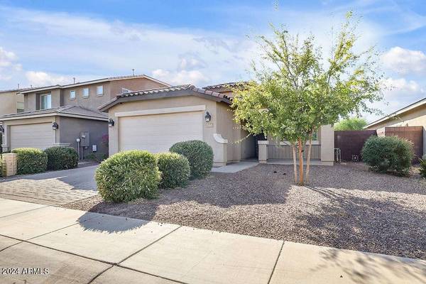42070 N HINOKI Street, San Tan Valley, AZ 85140