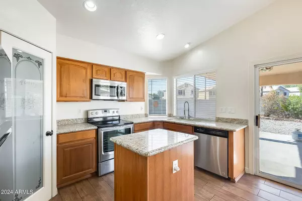 962 S ITHICA Street, Chandler, AZ 85225