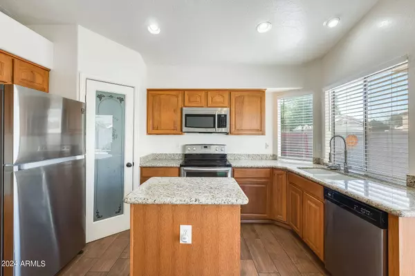 962 S ITHICA Street, Chandler, AZ 85225