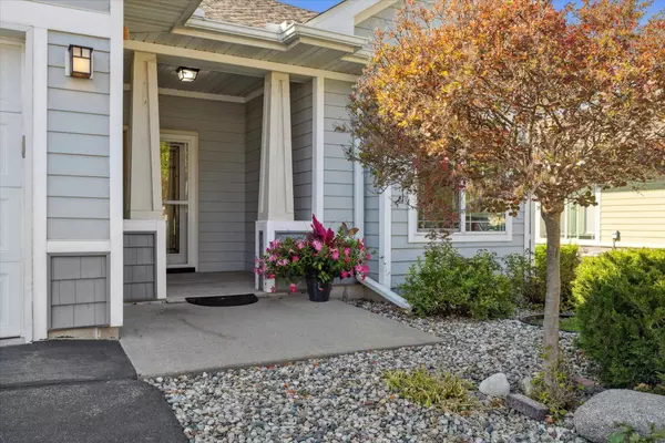 1458 Ravoux LN, Chaska, MN 55318