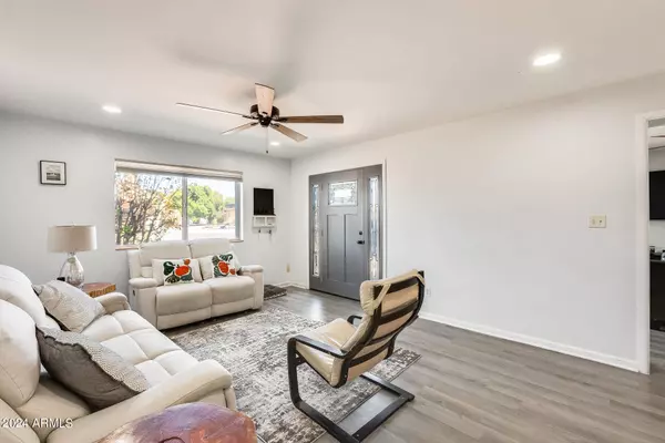 4315 W CHOLLA Street, Glendale, AZ 85304