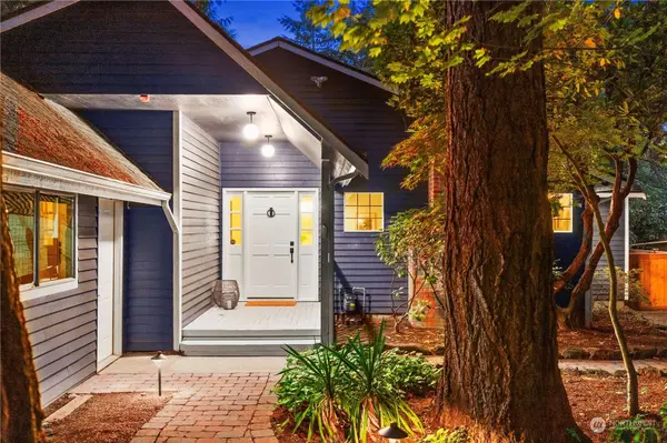 10705 SE 29th ST, Beaux Arts, WA 98004