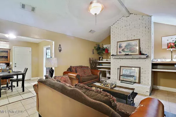 5526 Dogwood Trail, Jackson, MS 39212