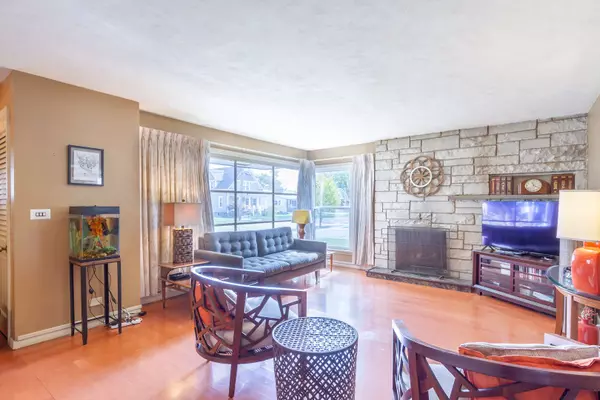 319 N Green ST, Carpentersville, IL 60110