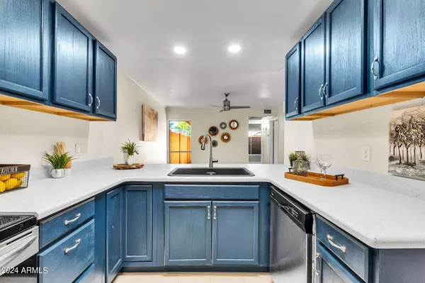 12004 S Crow Court, Phoenix, AZ 85044