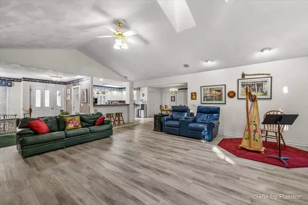 132 Cass St, Lake Geneva, WI 53147