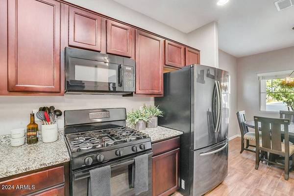 42070 N HINOKI Street, San Tan Valley, AZ 85140