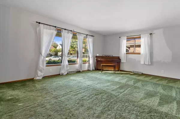 5714 N 92nd STREET, Milwaukee, WI 53225