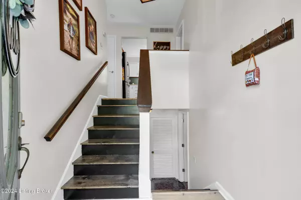 4618 Vinita WAY, Louisville, KY 40272