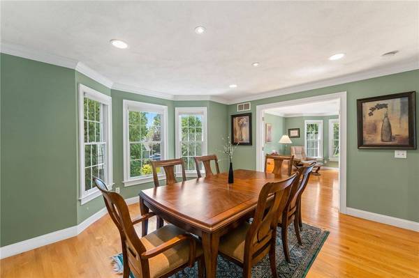 5 Spring House LN, Cumberland, RI 02864