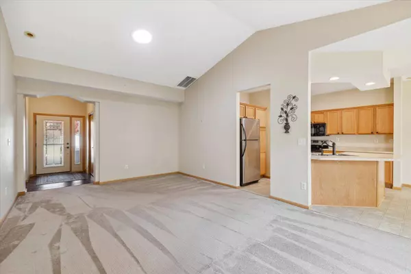 1458 Ravoux LN, Chaska, MN 55318