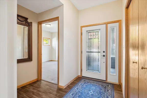 1458 Ravoux LN, Chaska, MN 55318