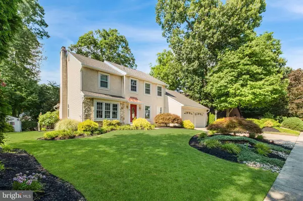 33 WHITECHAPEL DR, Mount Laurel, NJ 08054