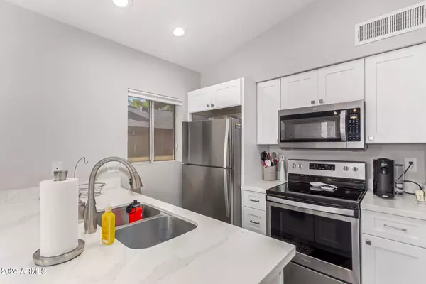 35 W CONCORDA Drive #102, Tempe, AZ 85282