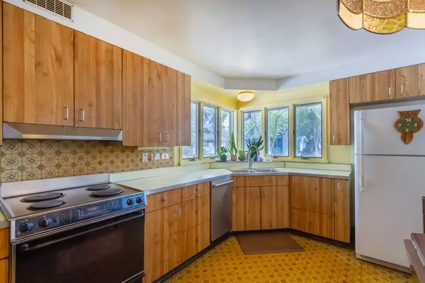 319 N Green ST, Carpentersville, IL 60110